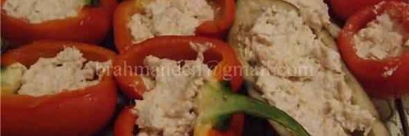 печеные овощи, фаршированные курицей с соусом бешамель и грибами