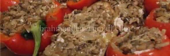 печеные овощи, фаршированные курицей с соусом бешамель и грибами