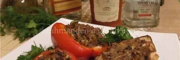 печеные овощи, фаршированные курицей с соусом бешамель и грибами