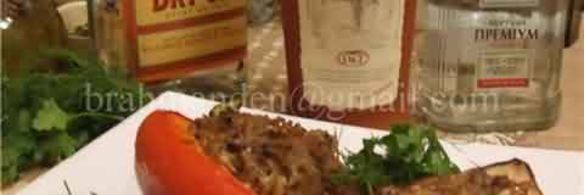 печеные овощи, фаршированные курицей с соусом бешамель и грибами