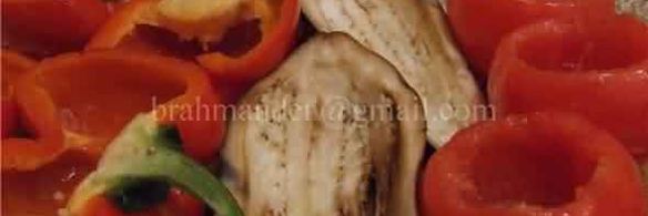 печеные овощи, фаршированные курицей с соусом бешамель и грибами