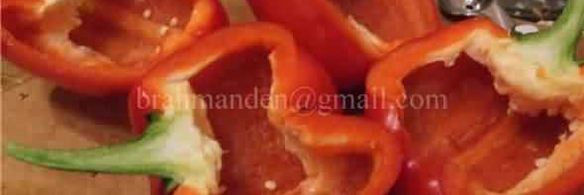 печеные овощи, фаршированные курицей с соусом бешамель и грибами