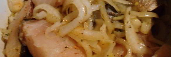 помидоры, запеченые с филе трески, сыром и яйцом