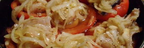 помидоры, запеченые с филе трески, сыром и яйцом