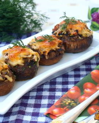 Шампиньоны фаршированные ветчиной и кабачками