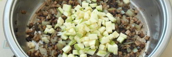 шампиньоны фаршированные ветчиной и кабачками