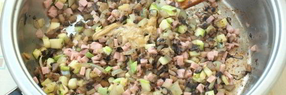 шампиньоны фаршированные ветчиной и кабачками