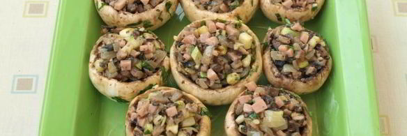 шампиньоны фаршированные ветчиной и кабачками