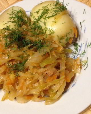 Свежая капуста тушеная с курицей