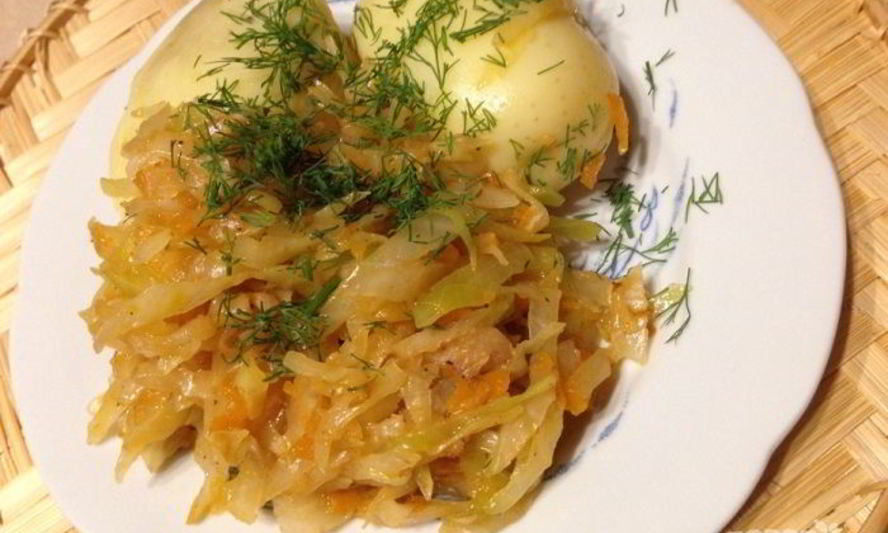 Рецепт свежей капусты тушеной с курицей