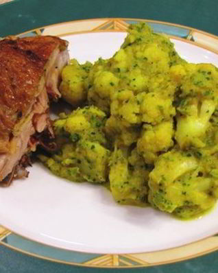 Цветная капуста с овощным соусом