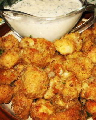 Цветная капуста в панировке с чесночным соусом