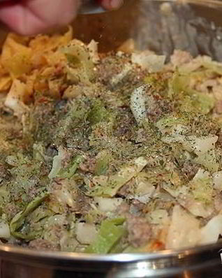 Тушеная капуста под соусом