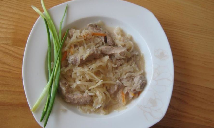 Рецепт тушеной капусты с мясом в кастрюле