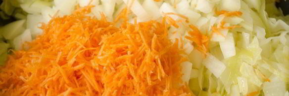 тушеная капуста с томатами и черносливом