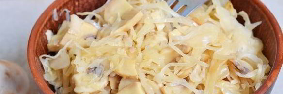 тушеная квашеная капуста с грибами