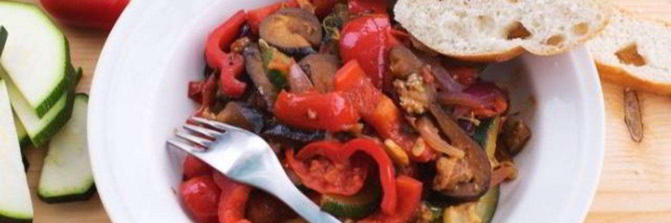 Тушеный кабачок с болгарским перцем