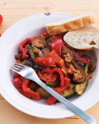 Тушеный кабачок с болгарским перцем