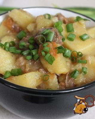 Тушеный картофель с говядиной в мультиварке