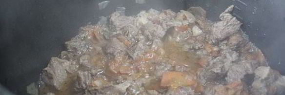 тушеный картофель с говядиной в мультиварке