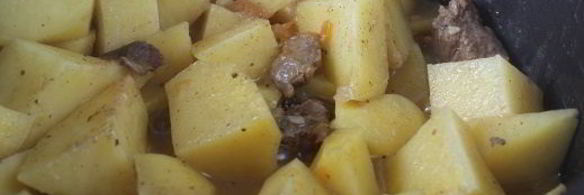 тушеный картофель с говядиной в мультиварке