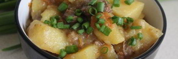 тушеный картофель с говядиной в мультиварке