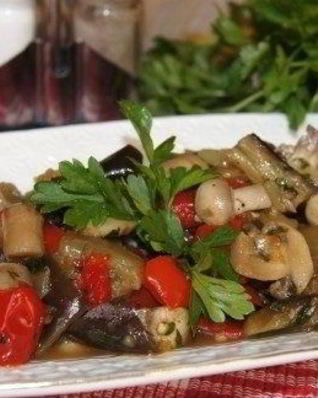 Тушеные баклажаны с грибами