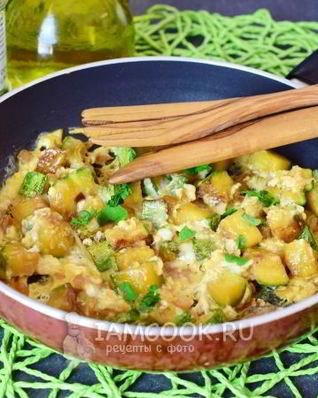 Тушеные кабачки с яйцом