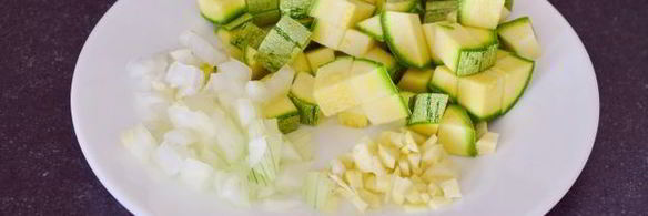 тушеные кабачки с яйцом