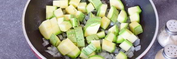 тушеные кабачки с яйцом