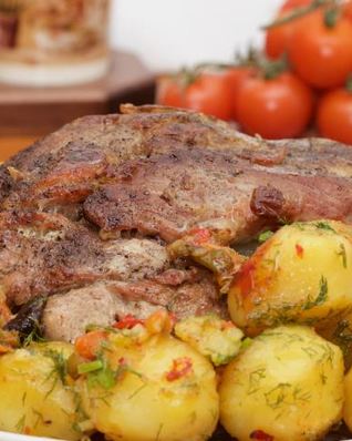 Запеченный картофель с мясом для праздничного стола