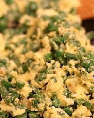 Зеленая фасоль с яйцом