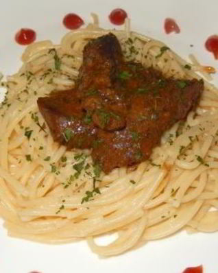 Говяжья печень, тушенная с луком