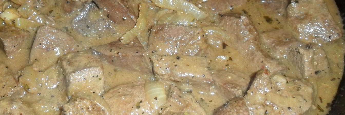 Говяжья печень, тушенная в сметане