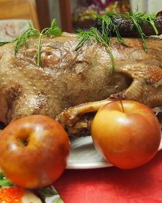 Гусь с гречкой, грибами и печенью