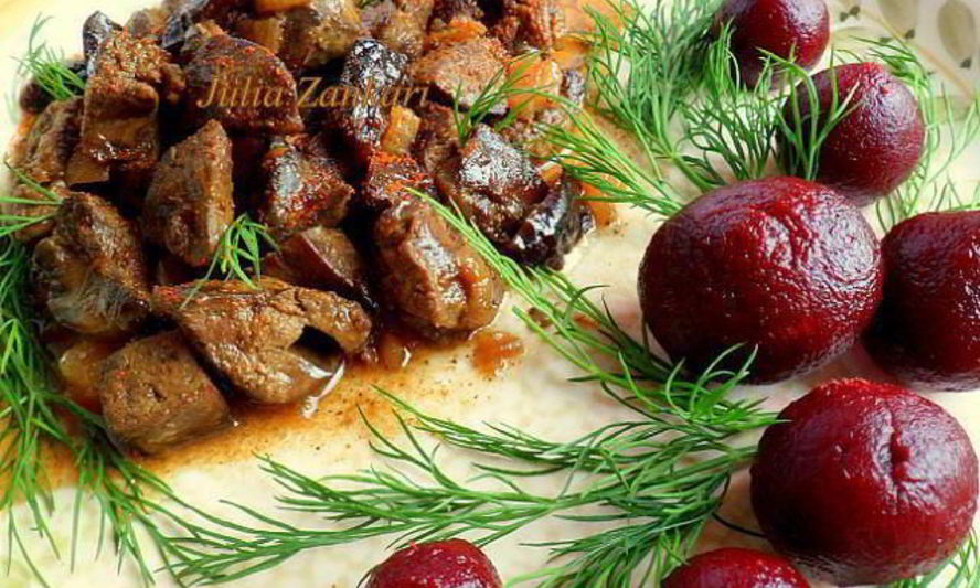 Рецепт куриной печени с черносливом и свеклой