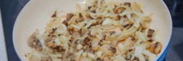 куриная печень с грибами в сметане