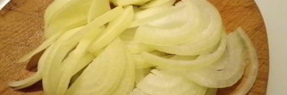 куриная печень с сердечками в сметанном соусе