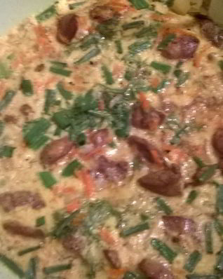 Куриная печень с яйцами, овощами и горчицей, запеченная в микроволновке