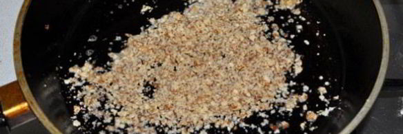 куриная печень в орехово-сметанном соусе