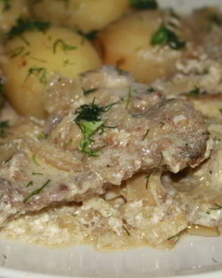 Печень Нежность в сметанно-луковом соусе