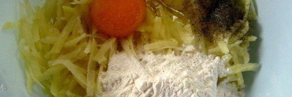 печень с грибами на картофельном блине