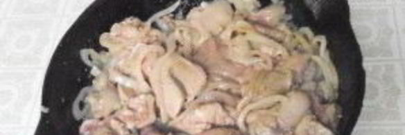 печень, тушеная в белом вине с печеным перцем