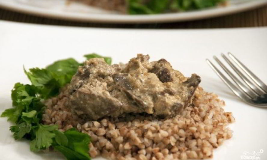 Рецепт печени, тушеной в сметане с луком