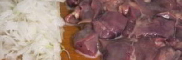 печень, тушеная в сметане с луком