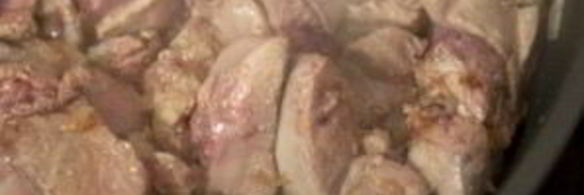 печень, тушеная в сметане с луком