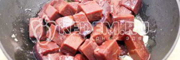 печень тушеная в сметане