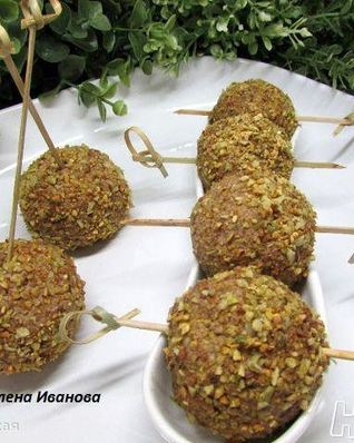 Печеночные шарики с жареным луком в фисташках