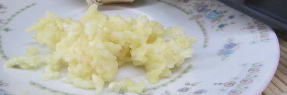 печеночные шарики с жареным луком в фисташках