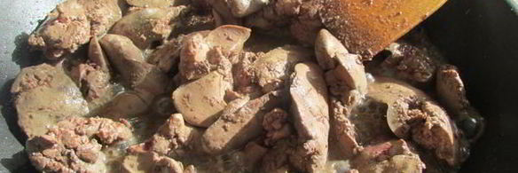 печеночные шарики с жареным луком в фисташках